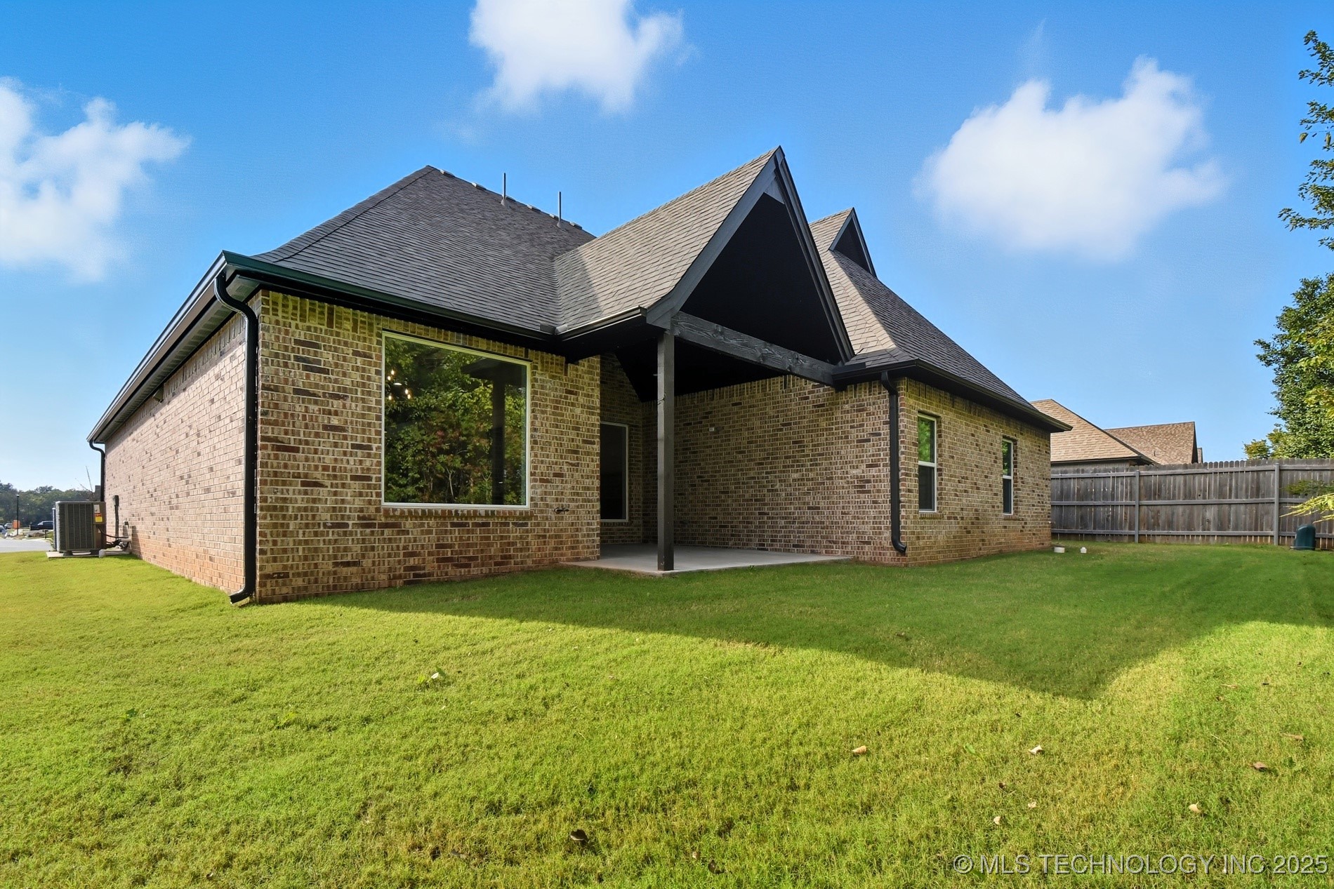 7119 S Tamarack Avenue Property Photo 42