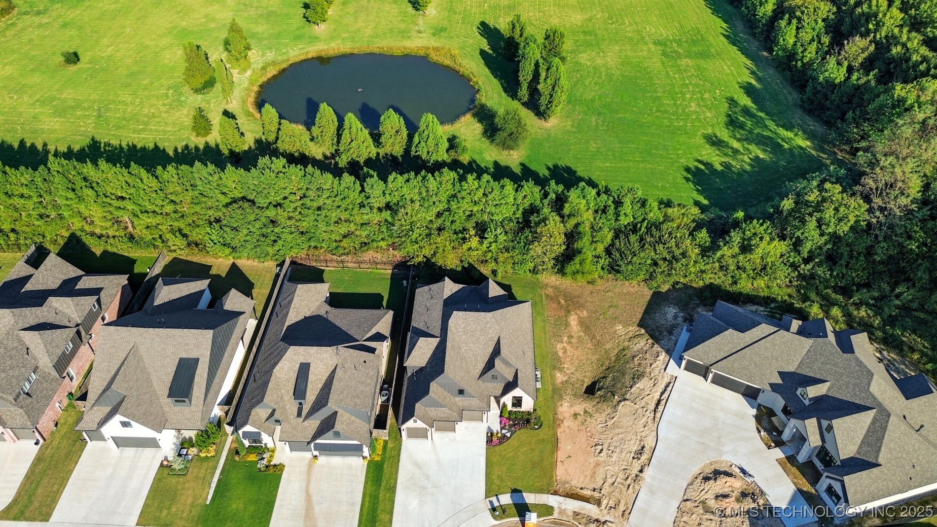 7119 S Tamarack Avenue Property Photo 45