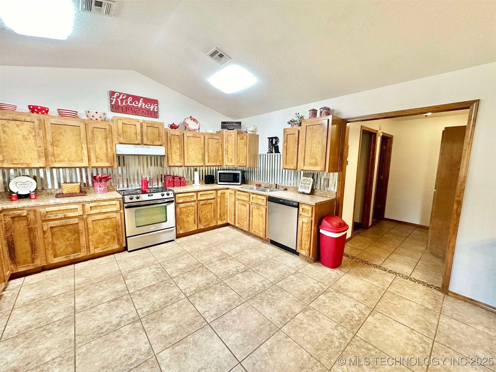 10277 N Hwy 71 Property Photo 6