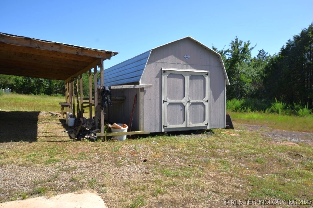 975 Road Property Photo 3