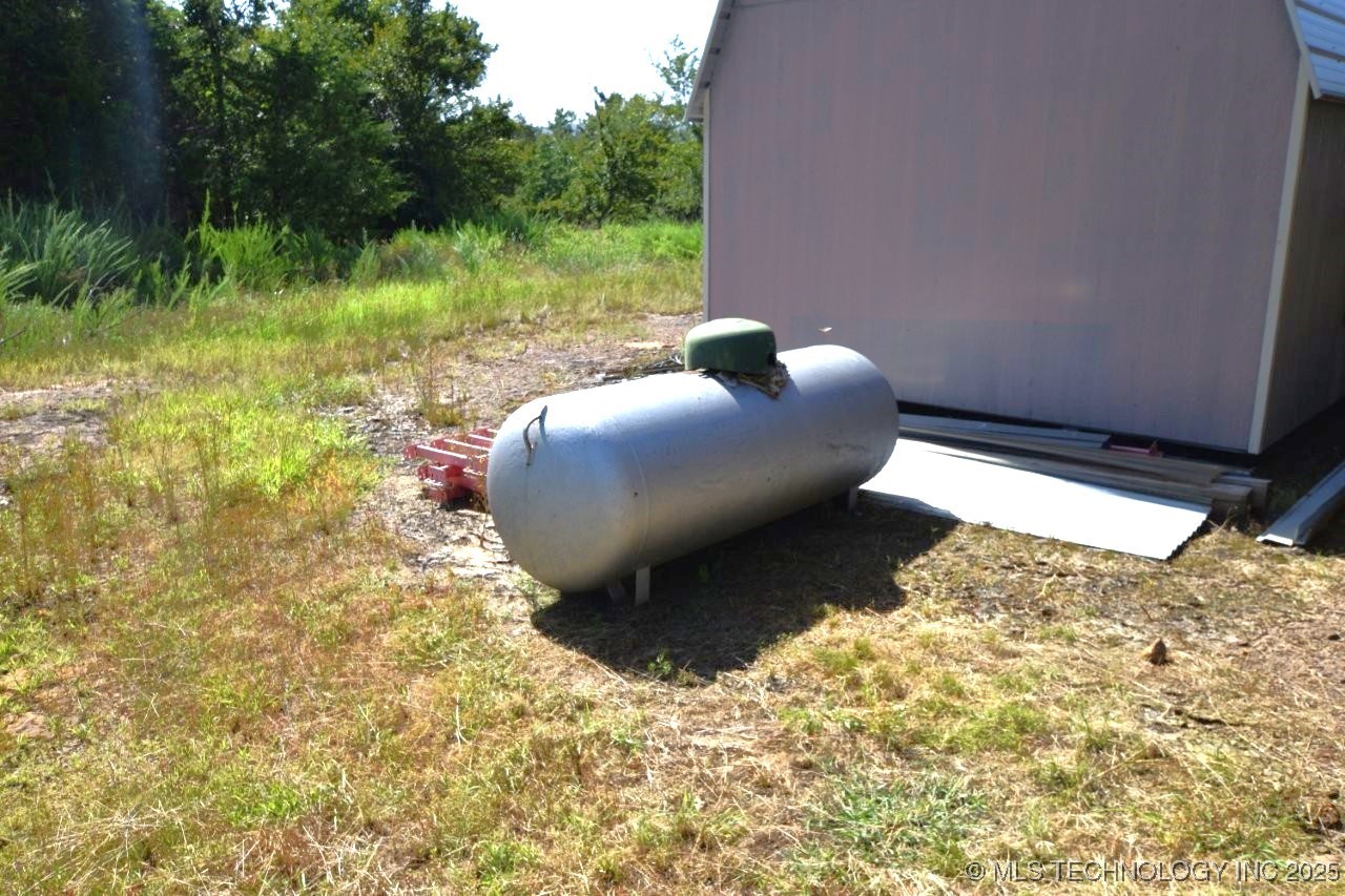 975 Road Property Photo 4