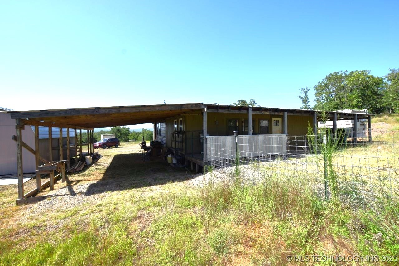 975 Road Property Photo 6