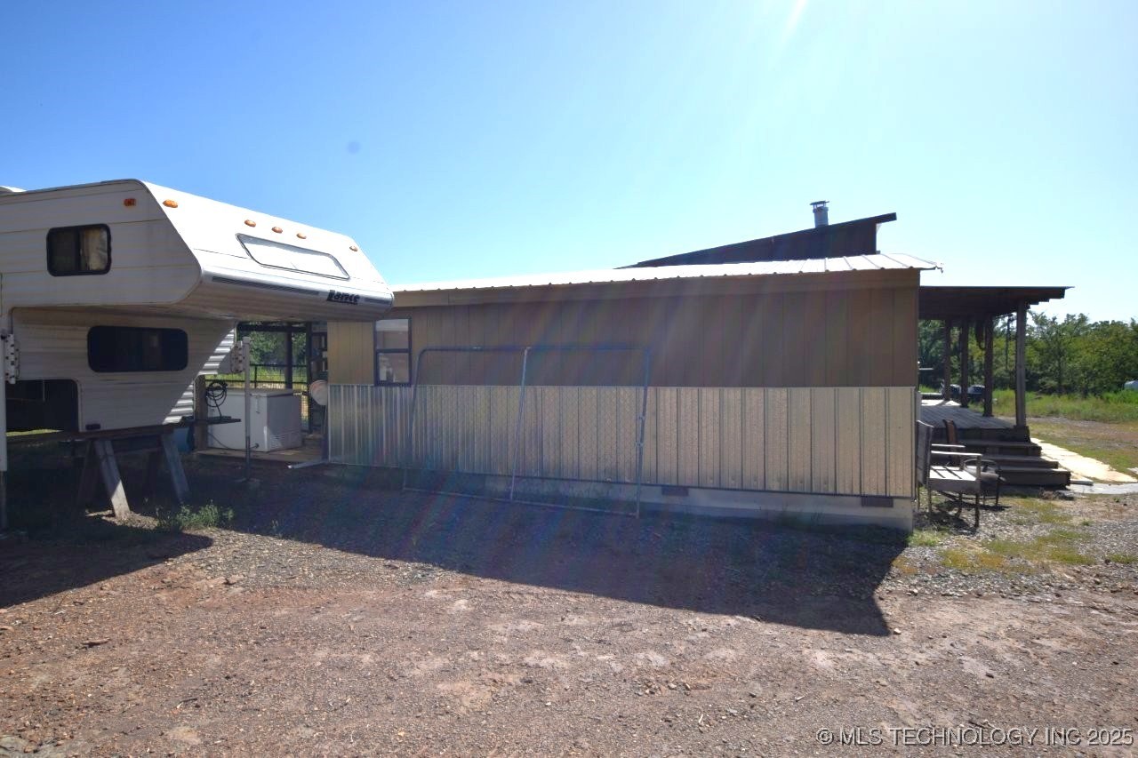 975 Road Property Photo 8