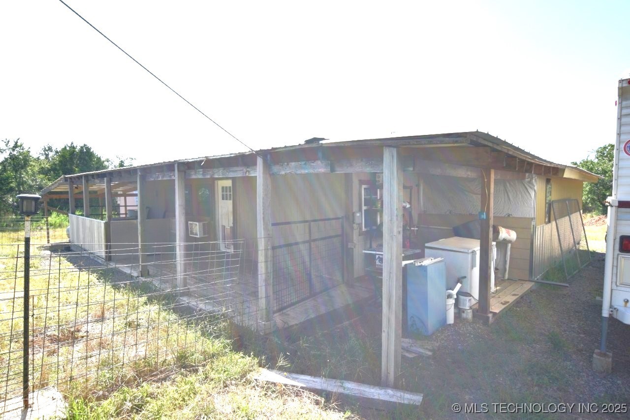 975 Road Property Photo 9