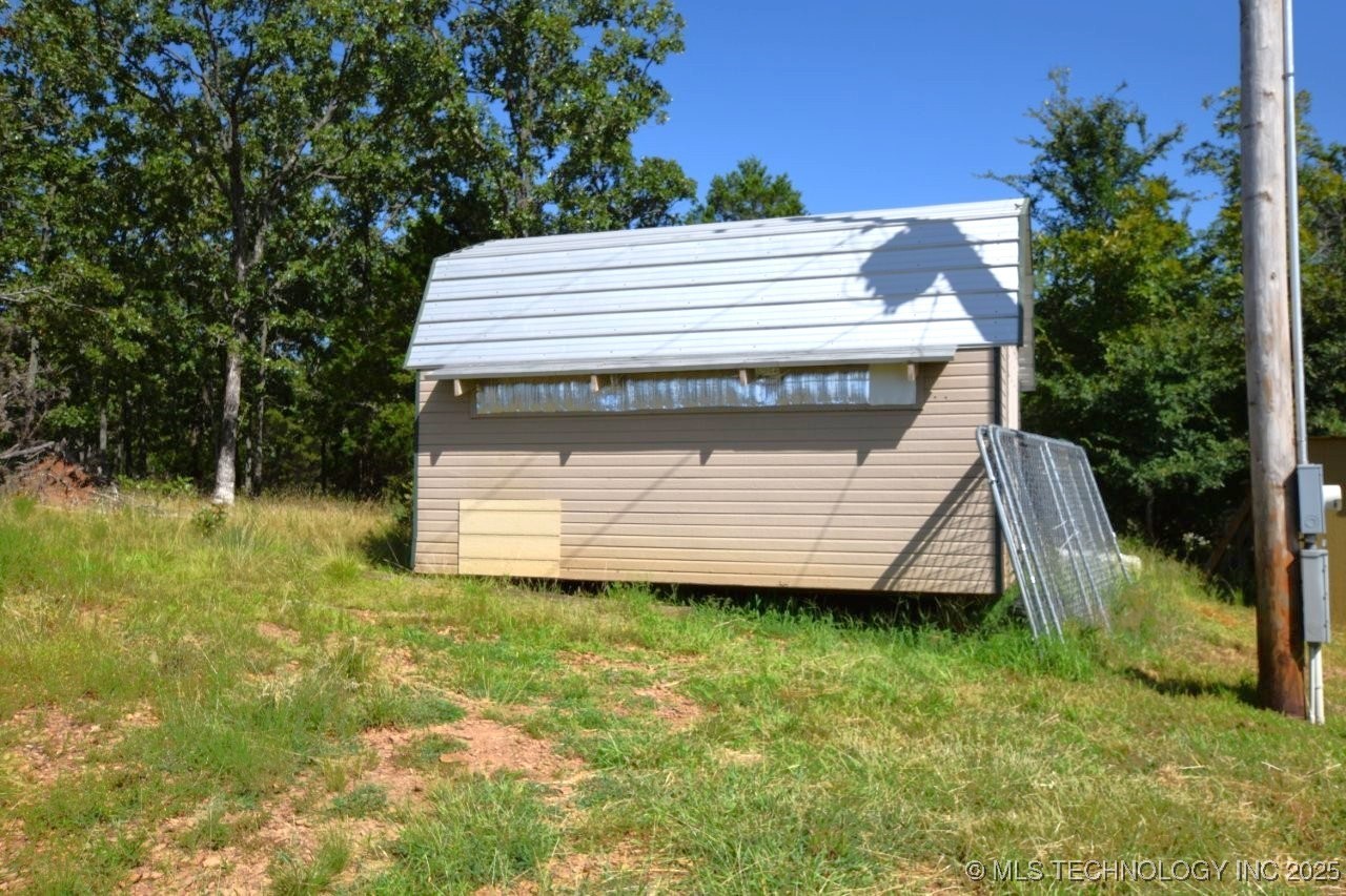 975 Road Property Photo 10