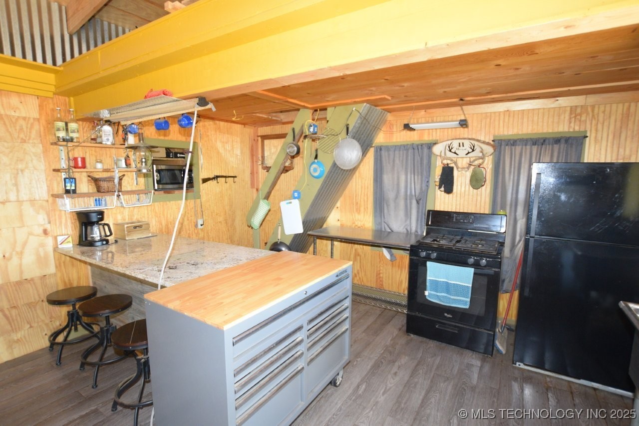 975 Road Property Photo 11