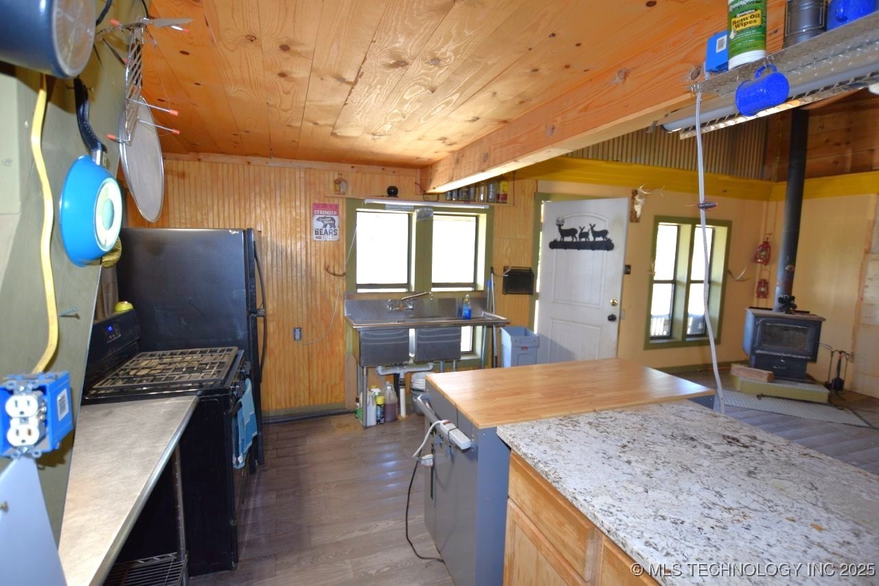 975 Road Property Photo 12