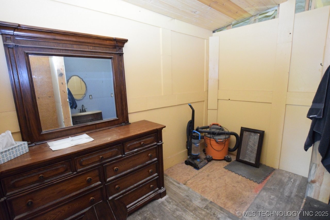 975 Road Property Photo 22