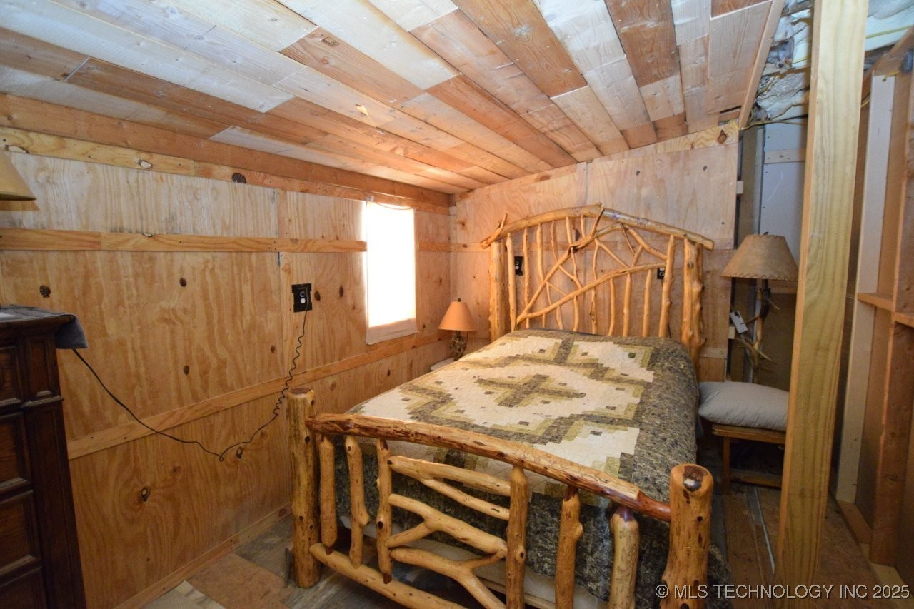 975 Road Property Photo 24