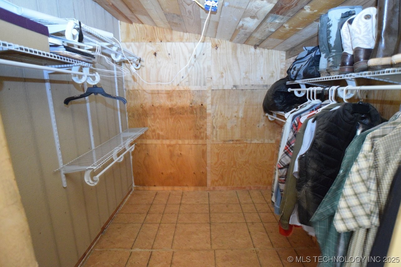 975 Road Property Photo 25