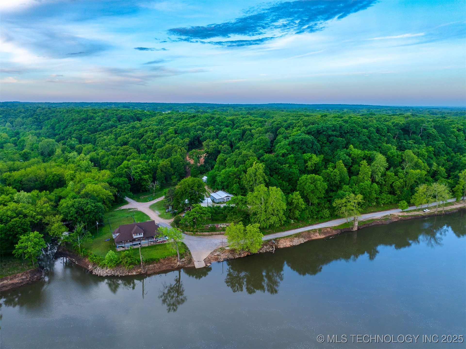 9212 N 447 Road Property Photo 1