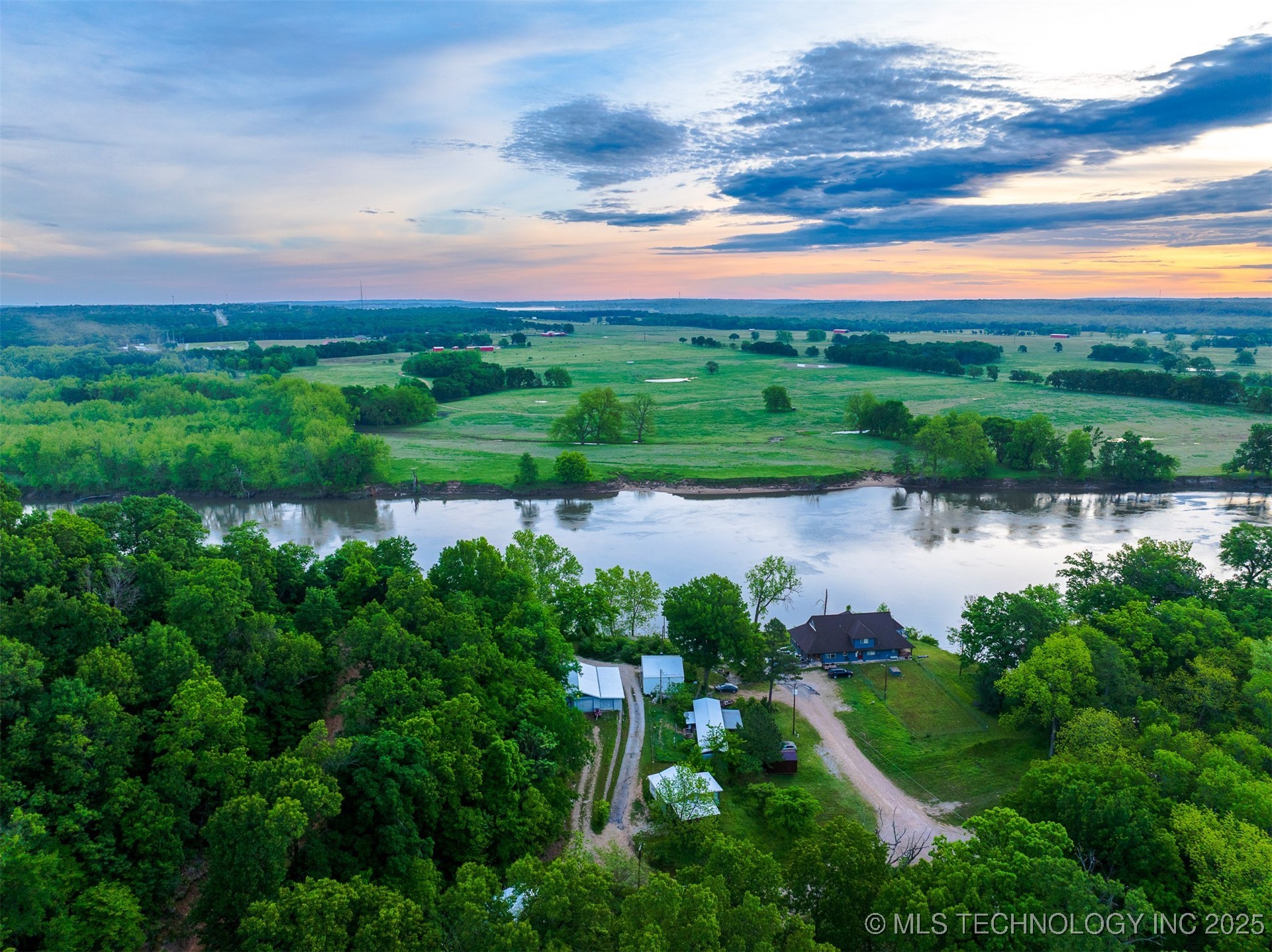 9212 N 447 Road Property Photo 2