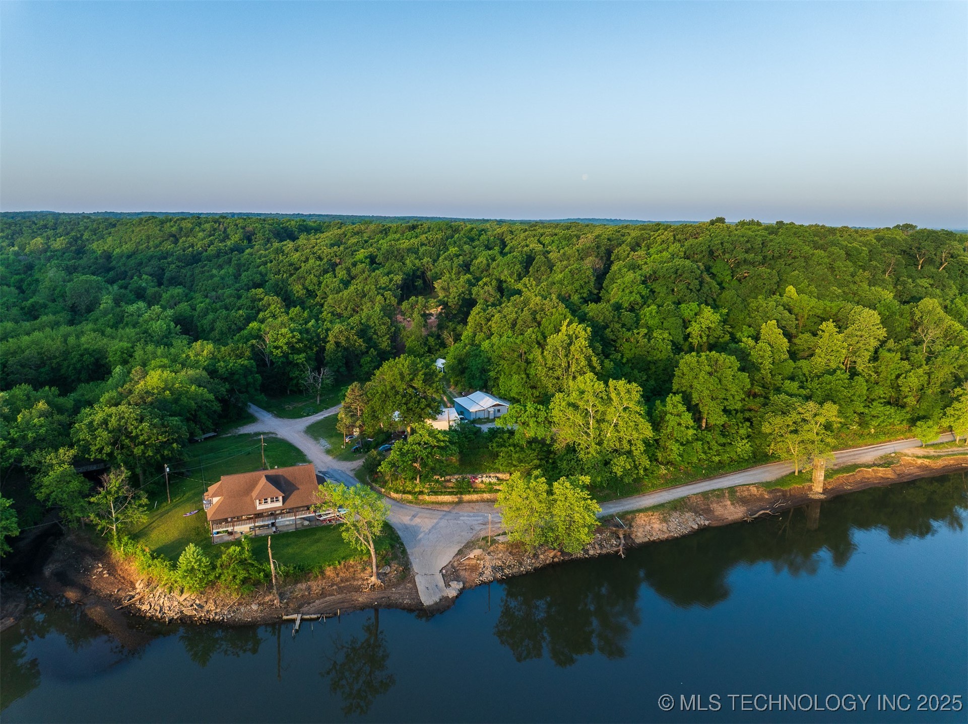 9212 N 447 Road Property Photo 4