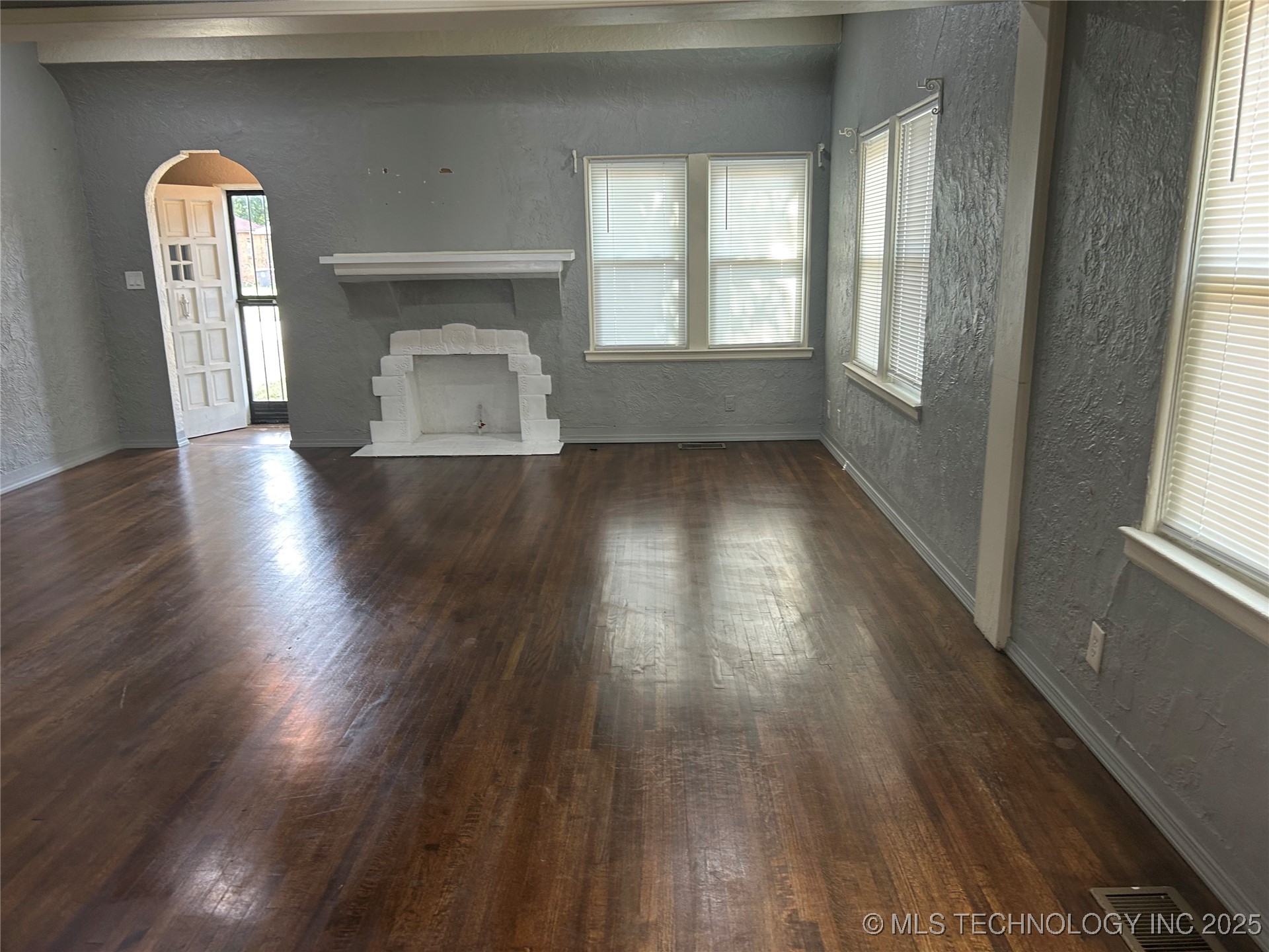 2511 N Boston Avenue Property Photo 3