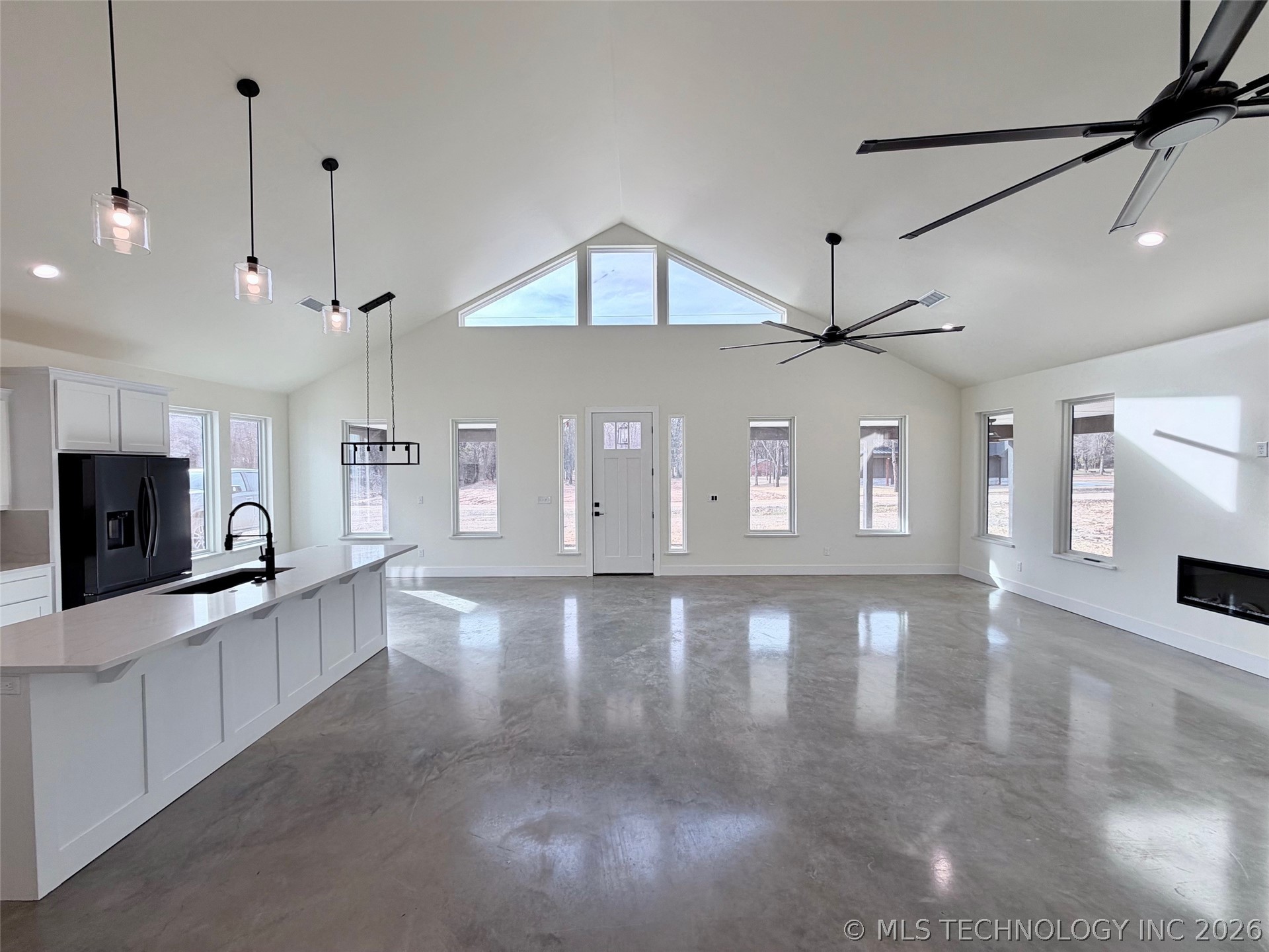 11908 Maximus Property Photo 2