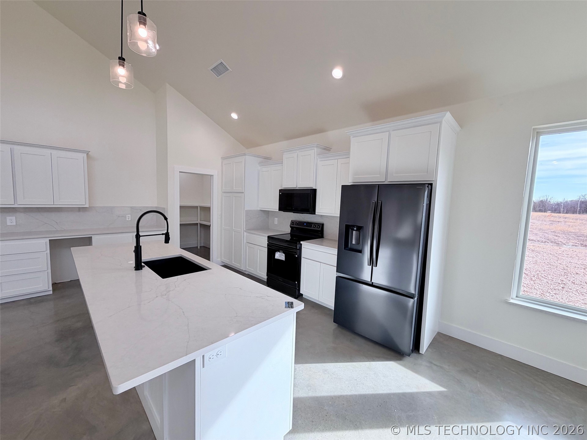 11908 Maximus Property Photo 5