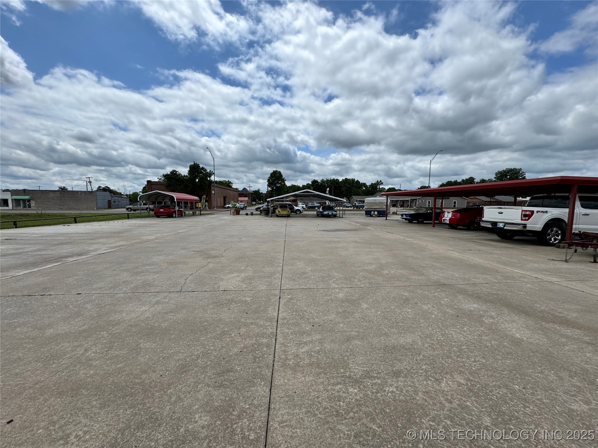 204 Will Rogers Boulevard Property Photo 3