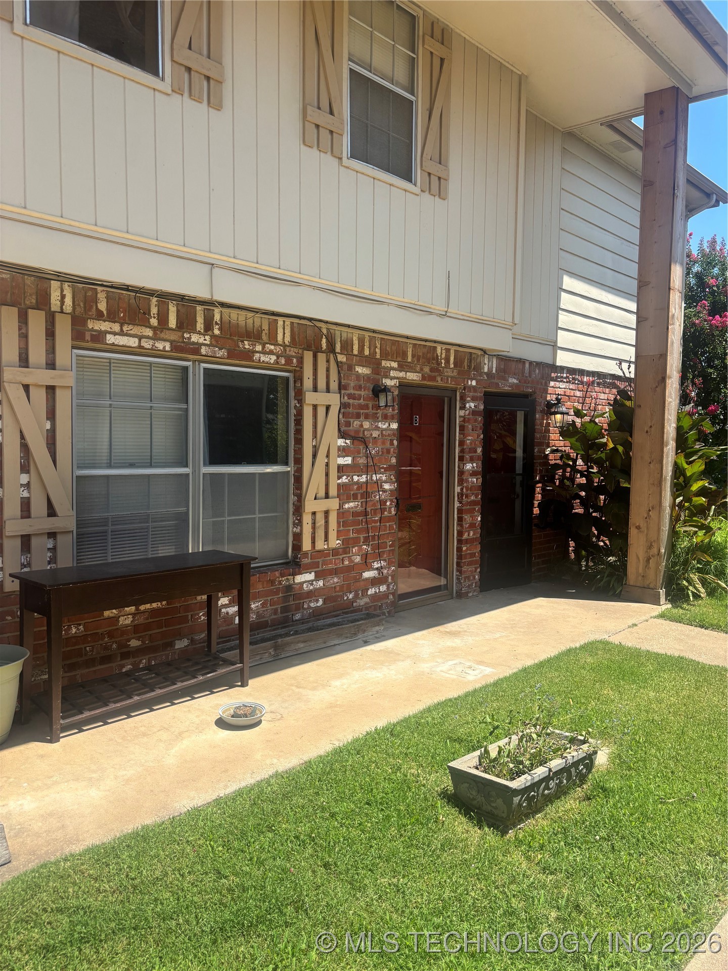 6156 S Madison Place B Property Photo 1