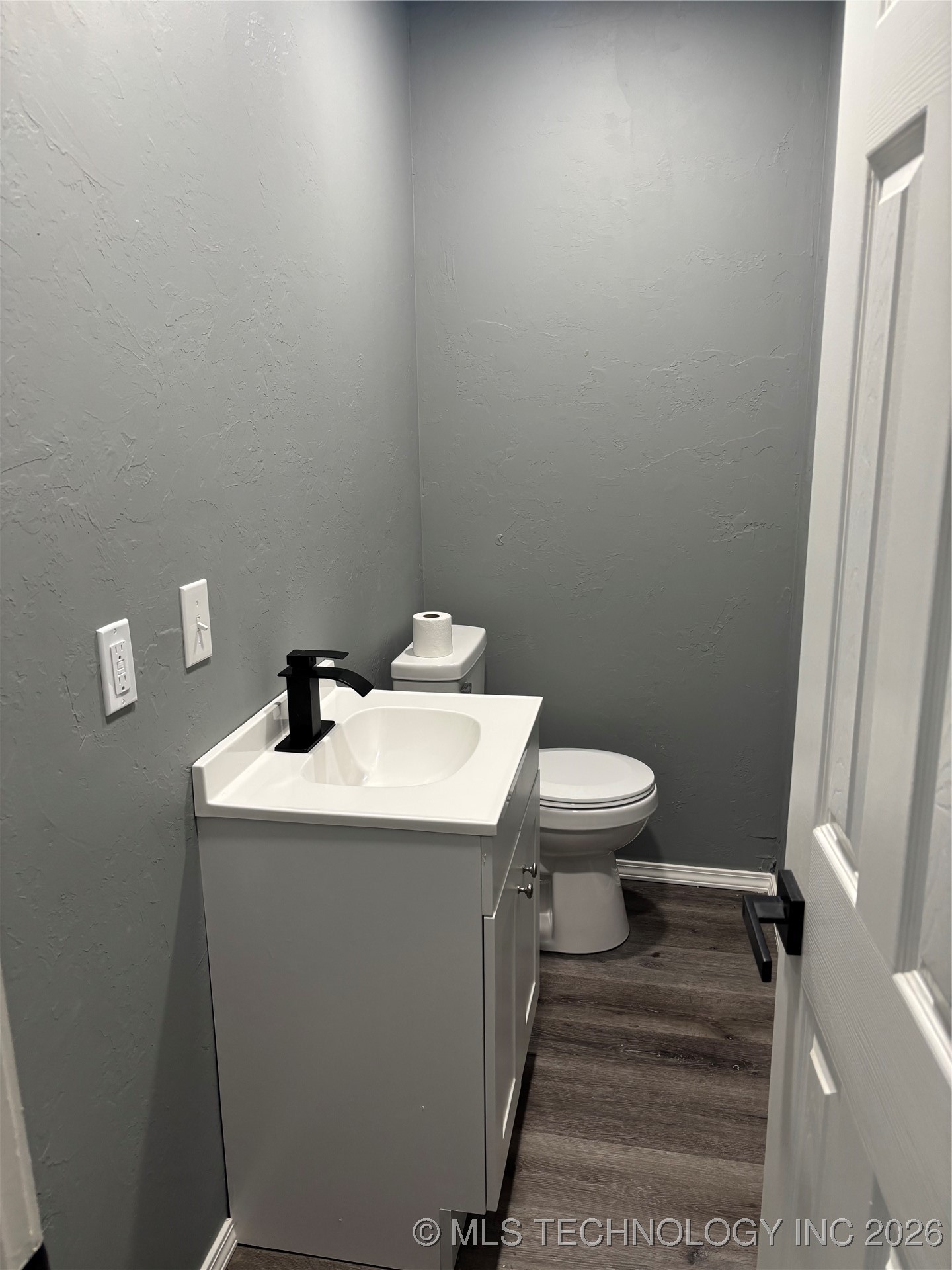 1436 E Moses Street Property Photo 2