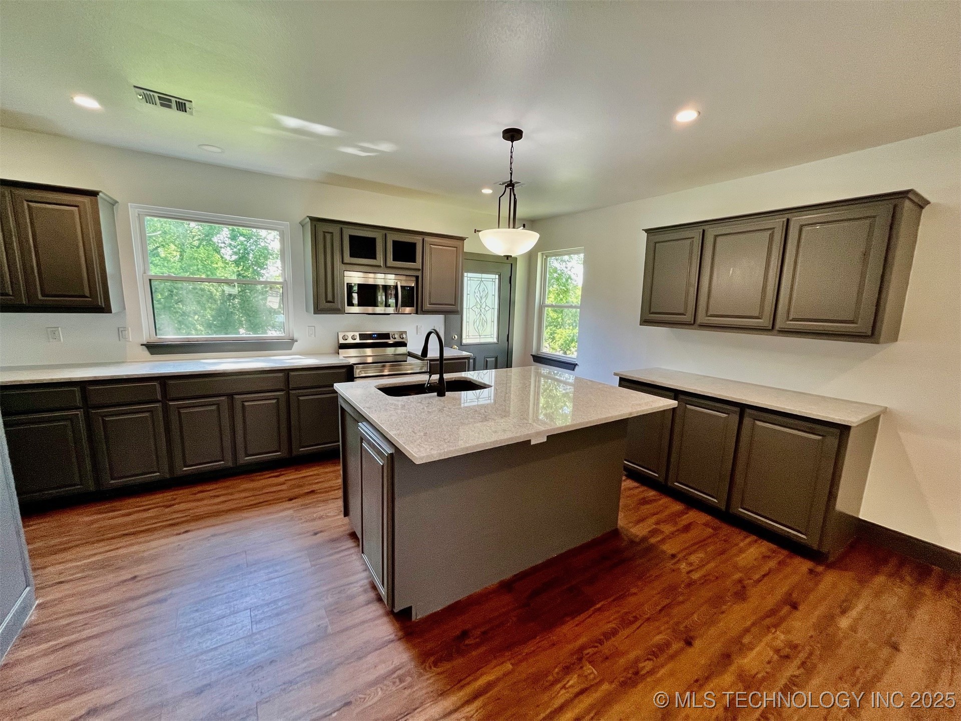 301 S Water Street Property Photo 9