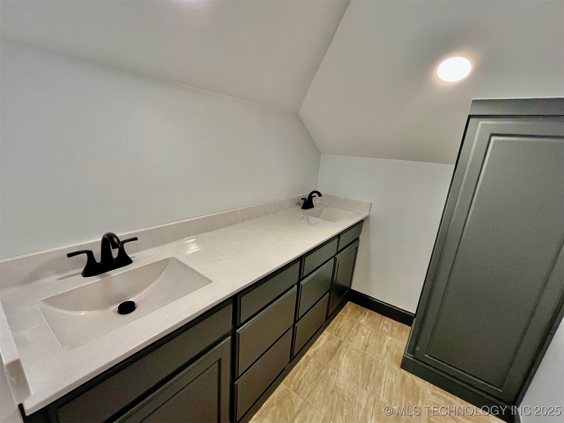 301 S Water Street Property Photo 22