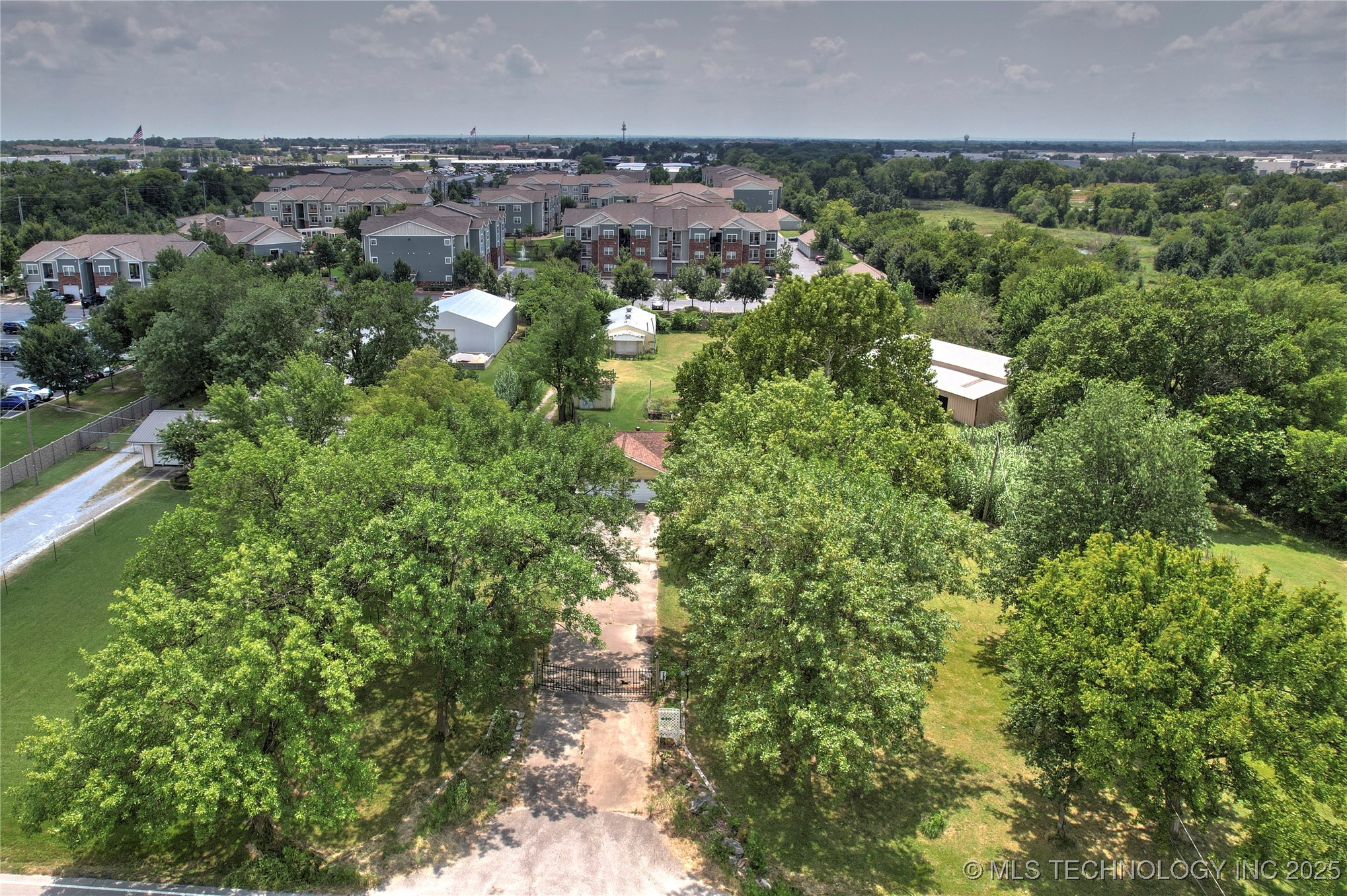 2435 W Omaha Street Property Photo 3