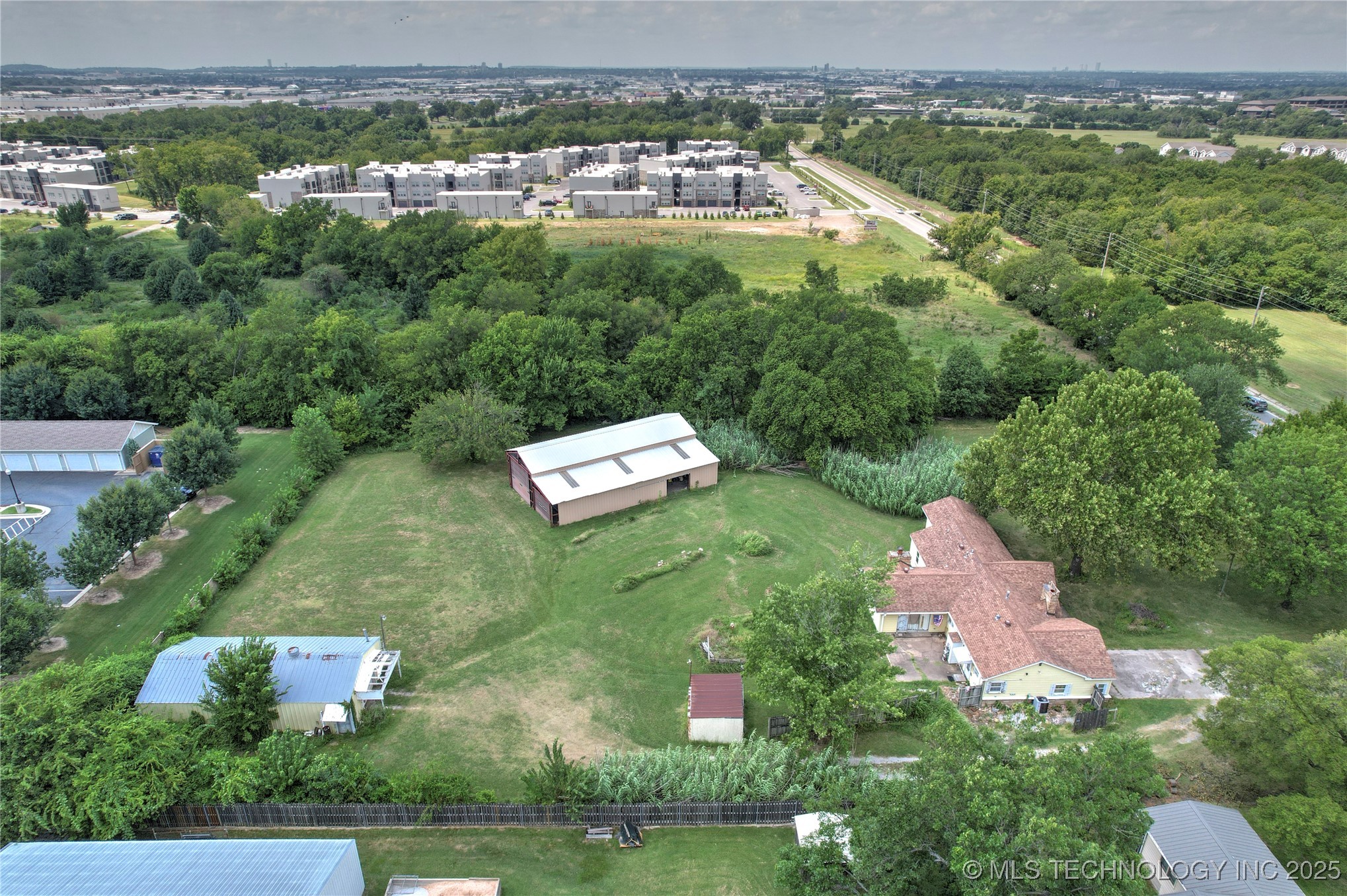 2435 W Omaha Street Property Photo 6