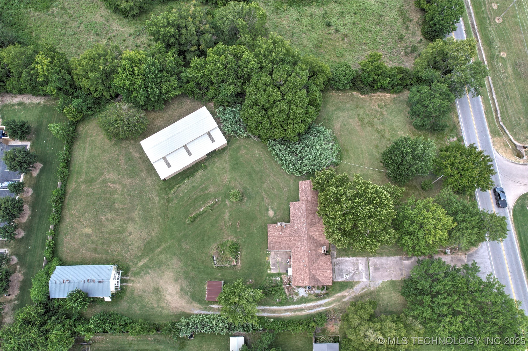 2435 W Omaha Street Property Photo 7