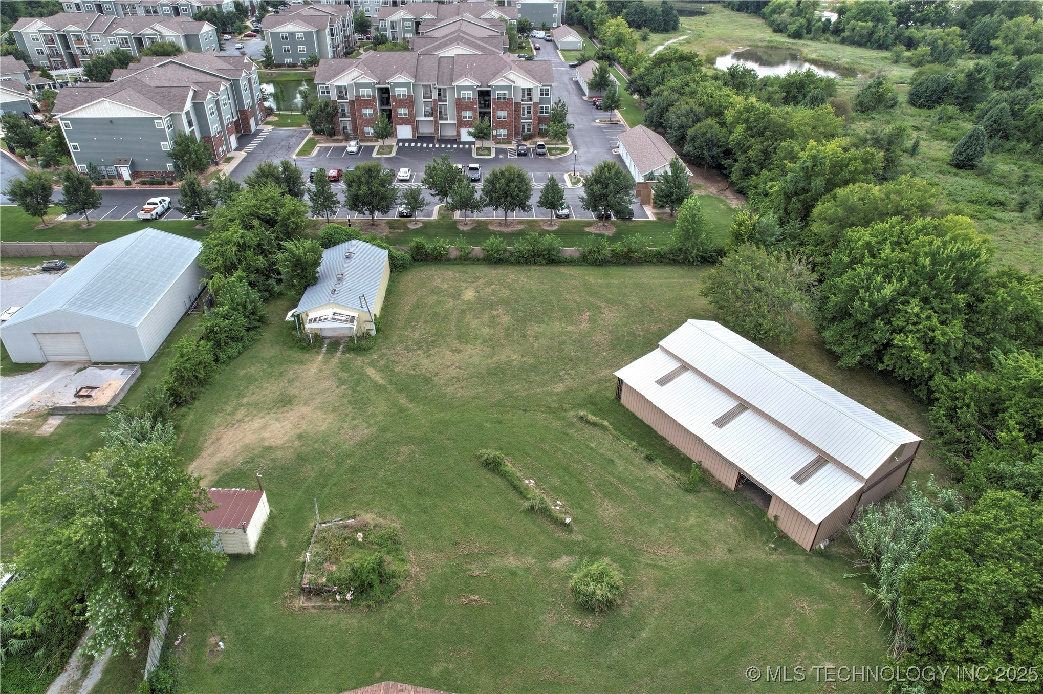 2435 W Omaha Street Property Photo 8