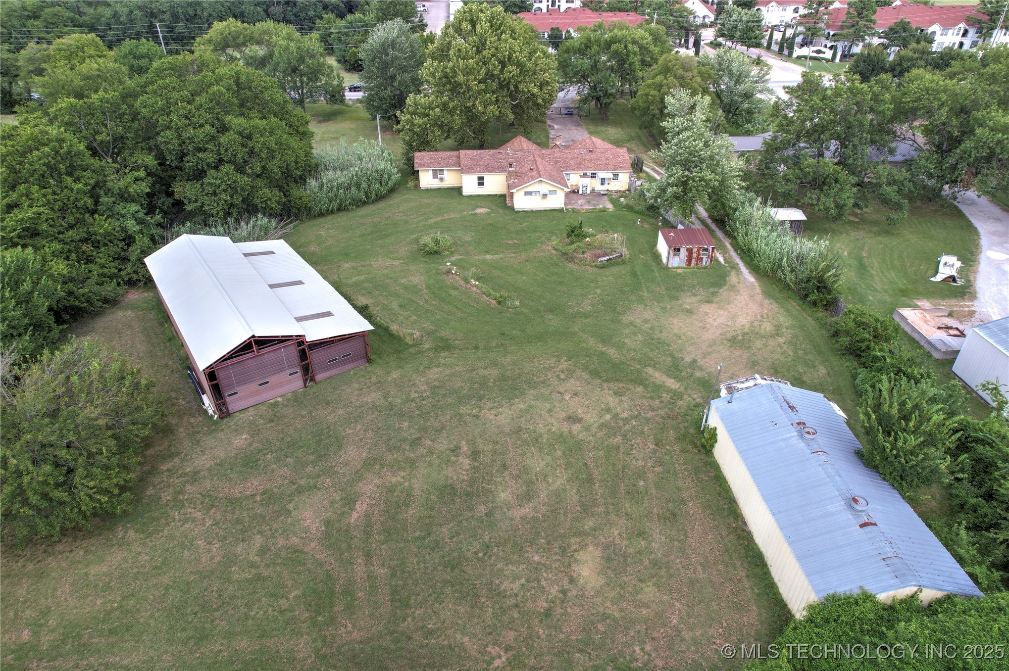 2435 W Omaha Street Property Photo 9