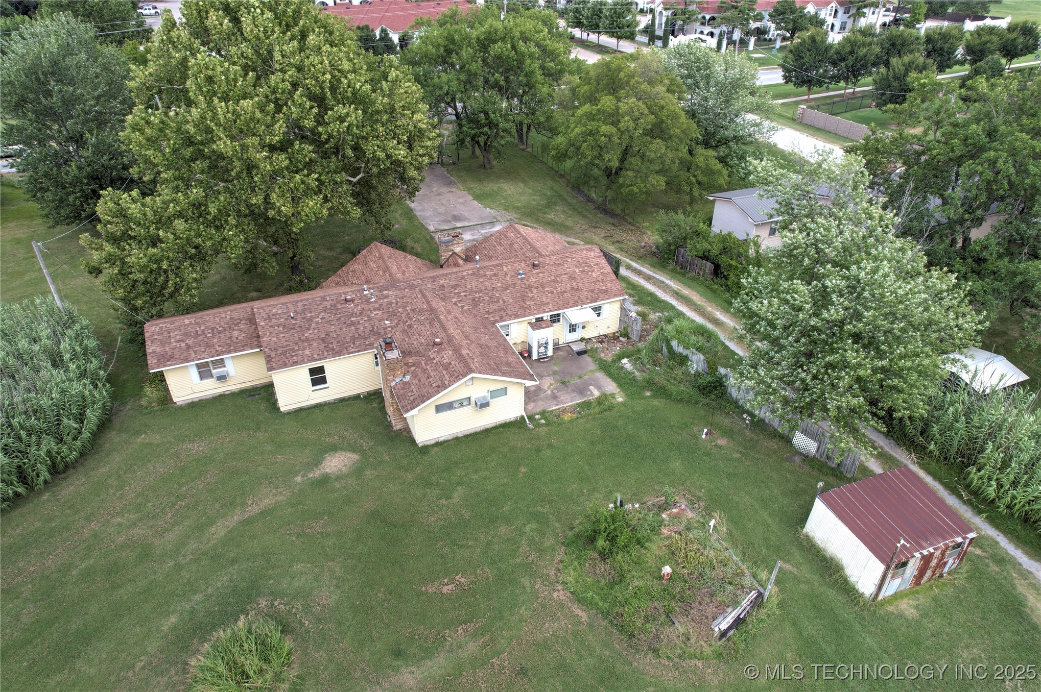 2435 W Omaha Street Property Photo 10