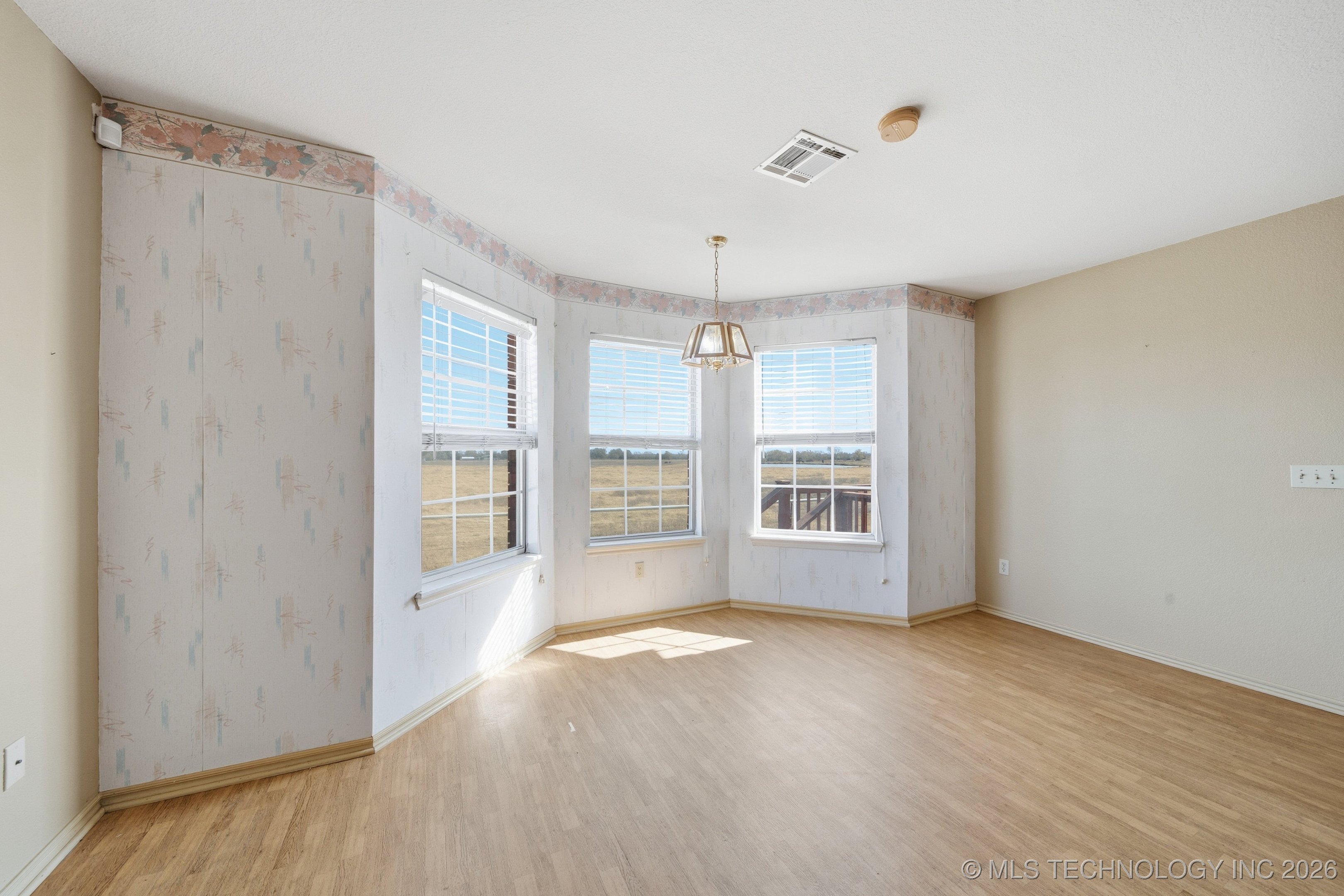 1 W 204th Street Property Photo 20