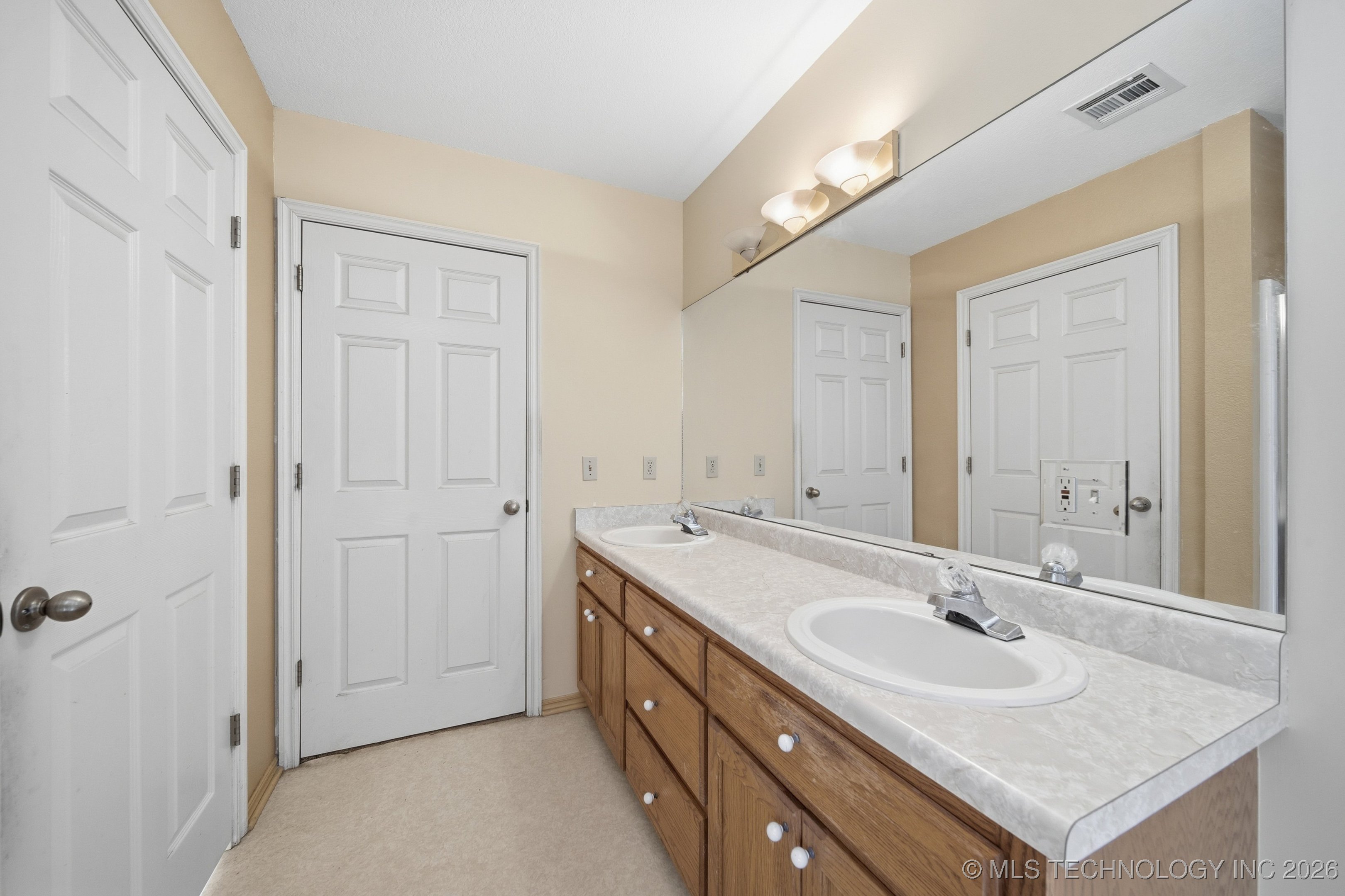 1 W 204th Street Property Photo 26