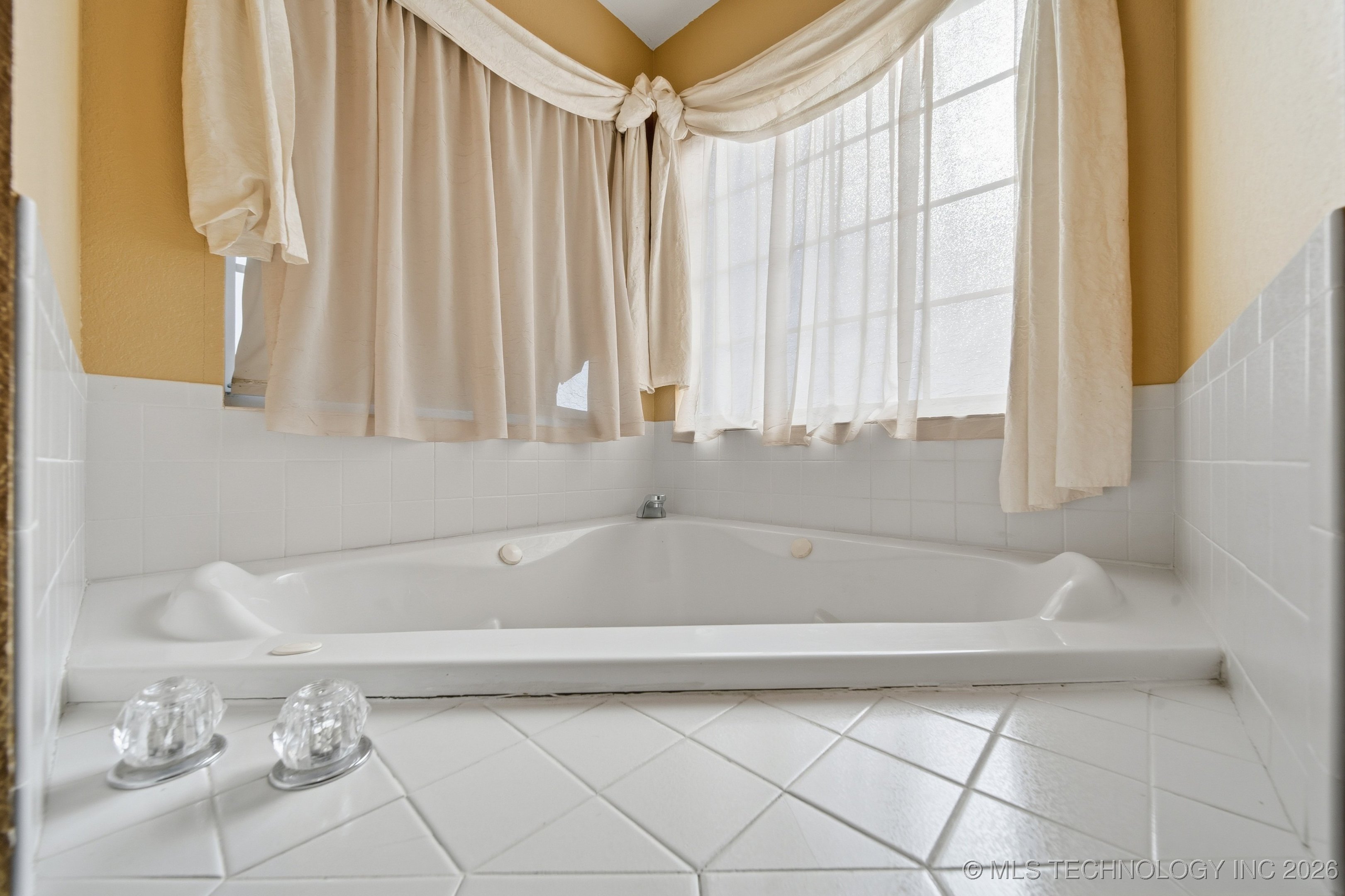 1 W 204th Street Property Photo 27