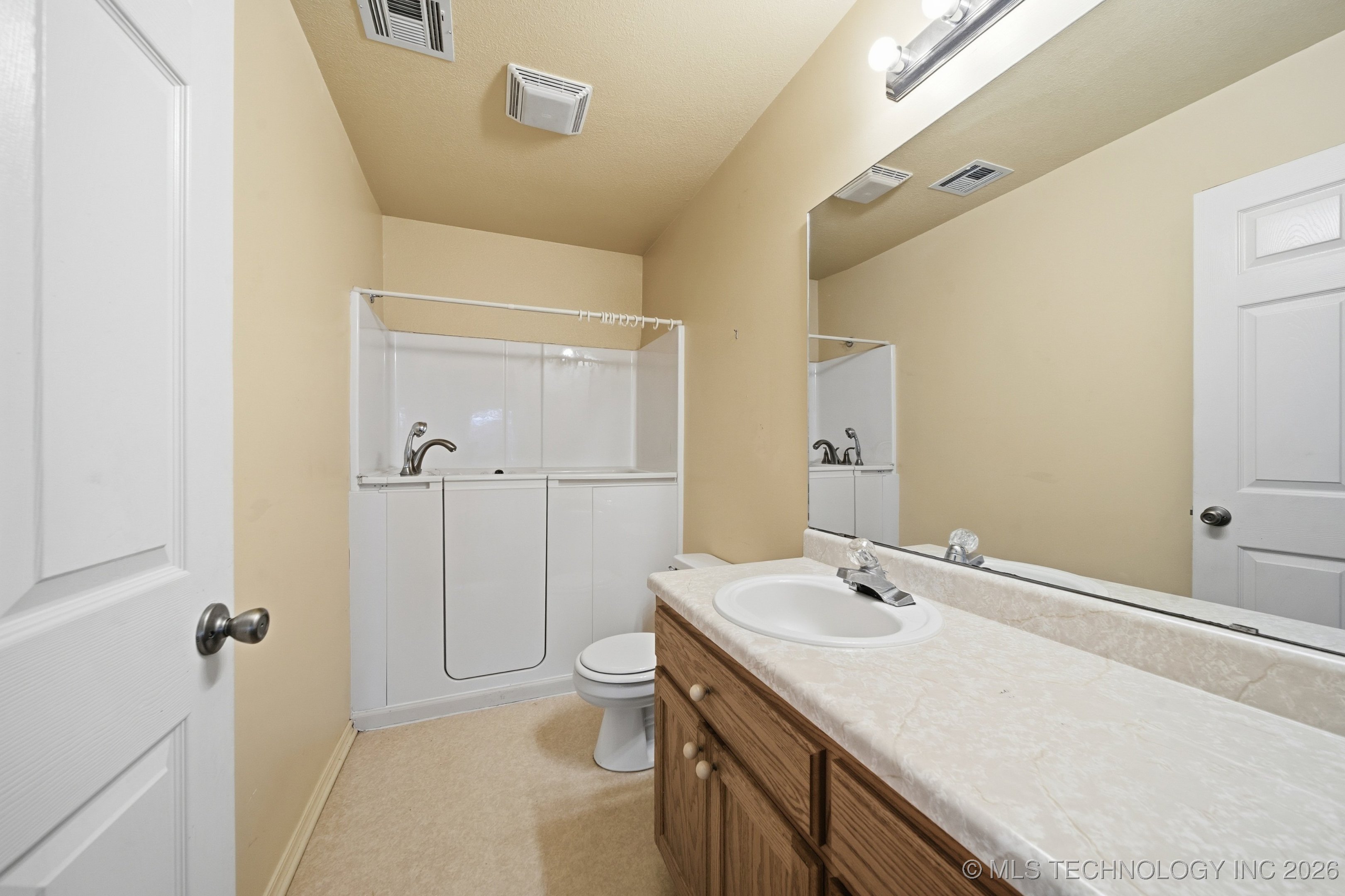 1 W 204th Street Property Photo 30