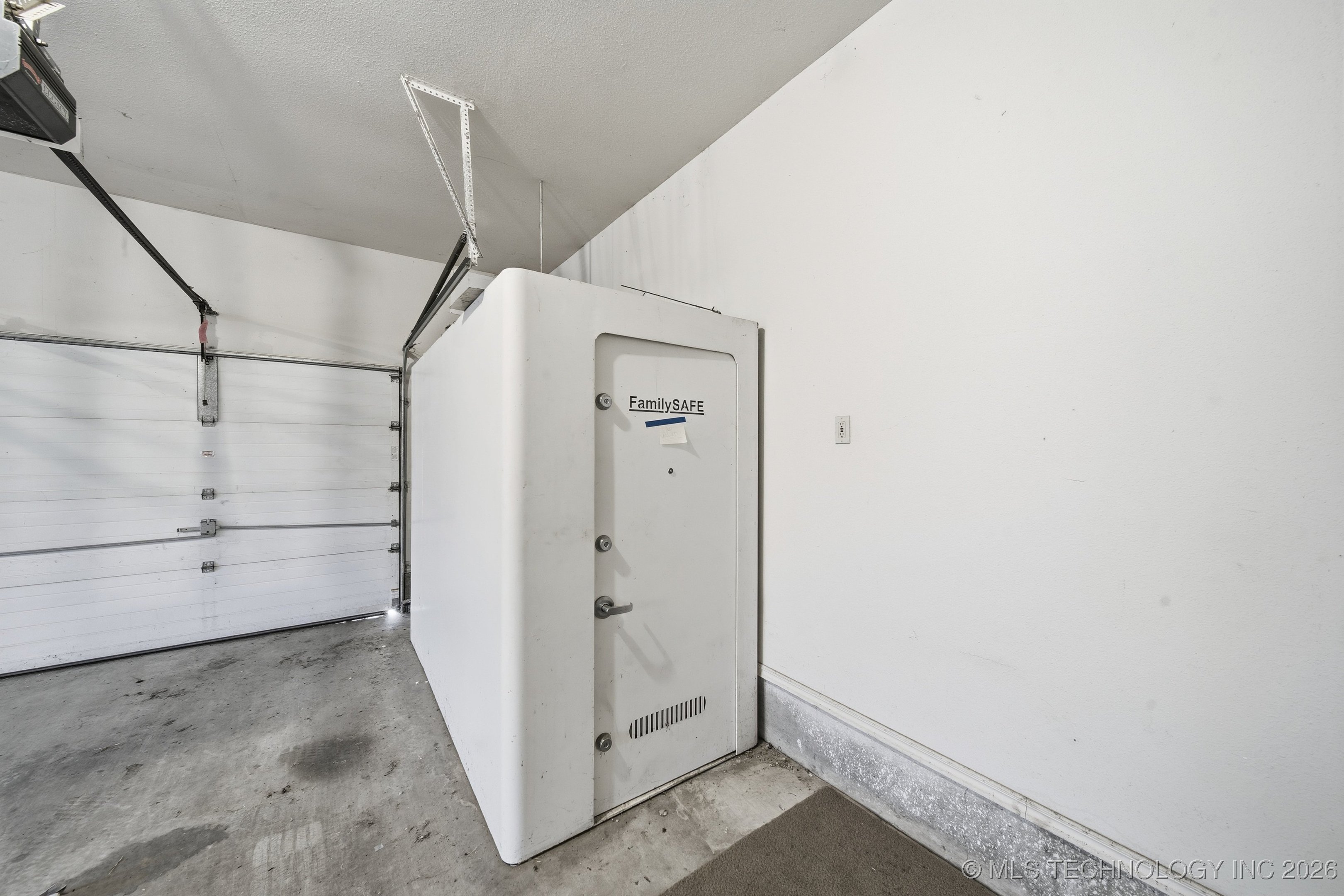 1 W 204th Street Property Photo 36