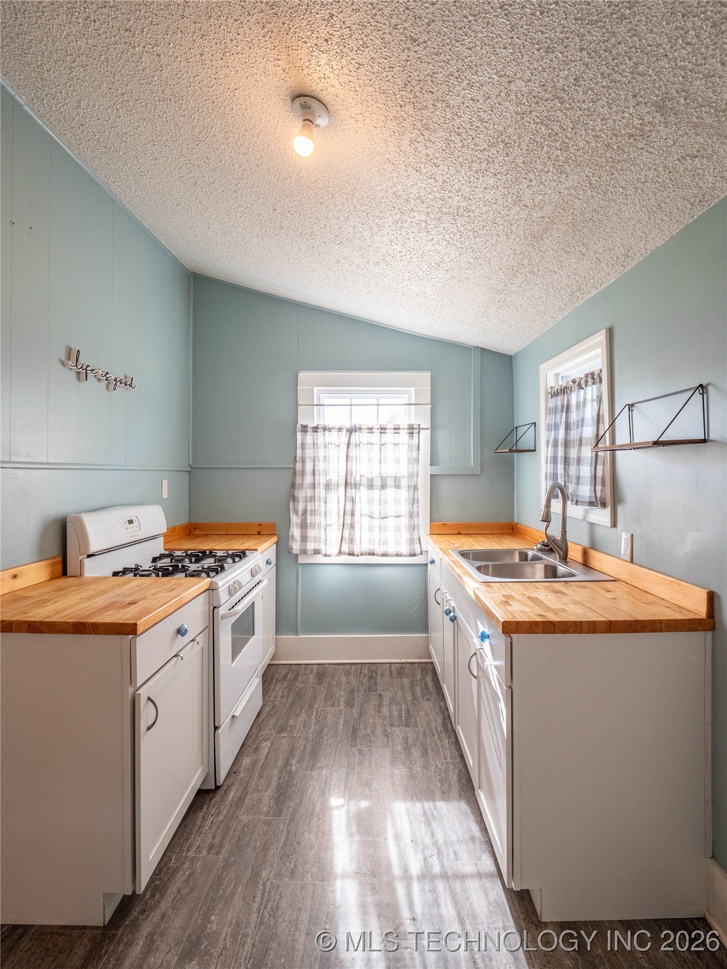 213 W Monroe Avenue Property Photo 7