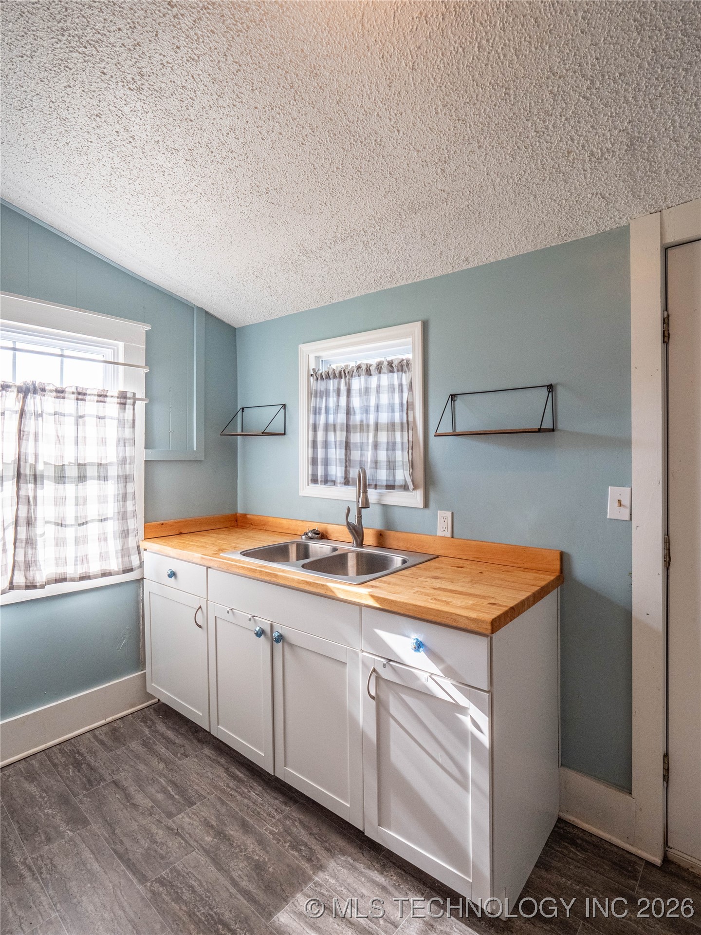 213 W Monroe Avenue Property Photo 8