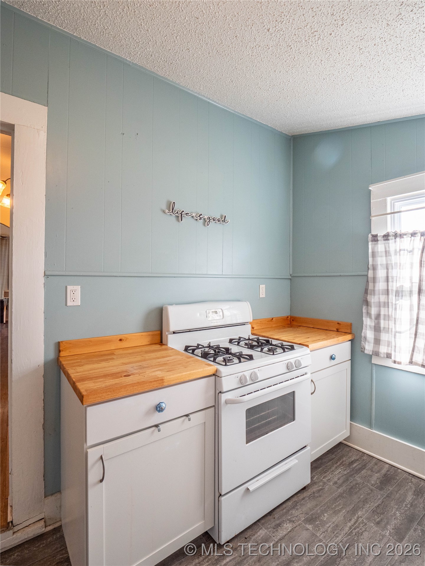 213 W Monroe Avenue Property Photo 9