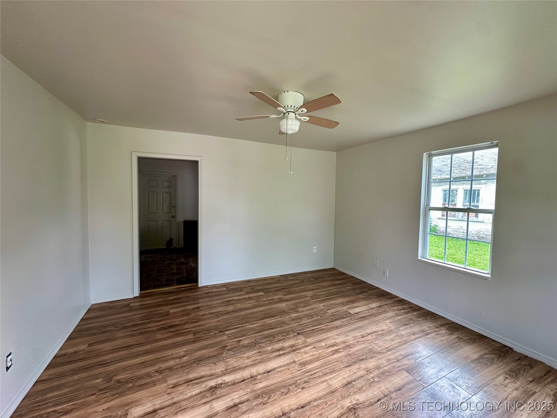 729 W 13th Property Photo 3