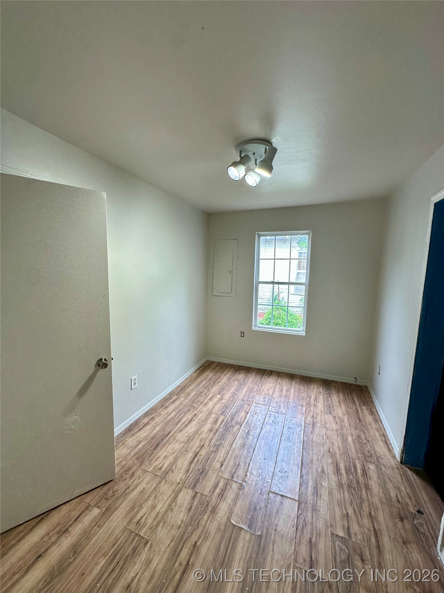 729 W 13th Property Photo 5