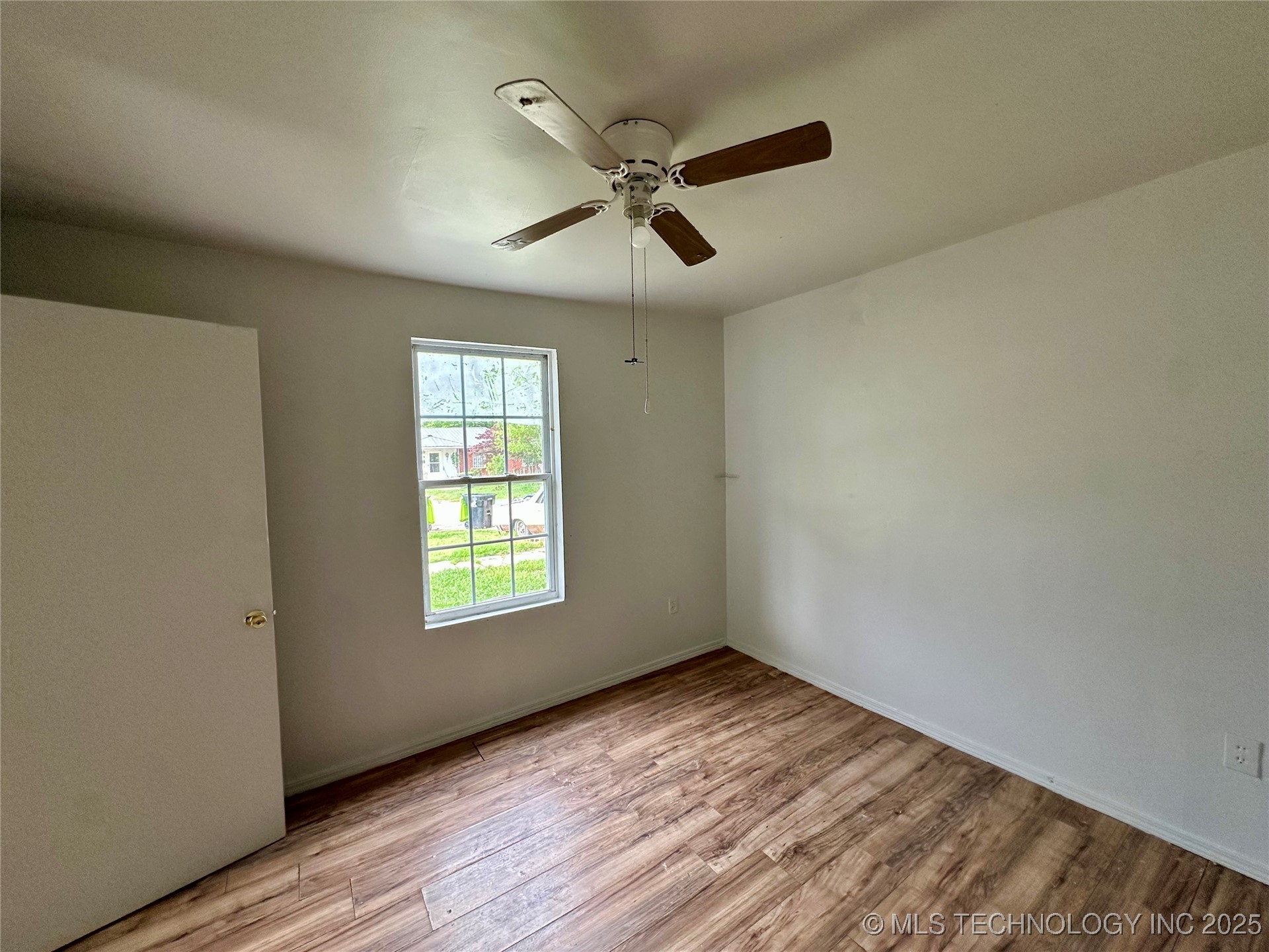 729 W 13th Property Photo 9