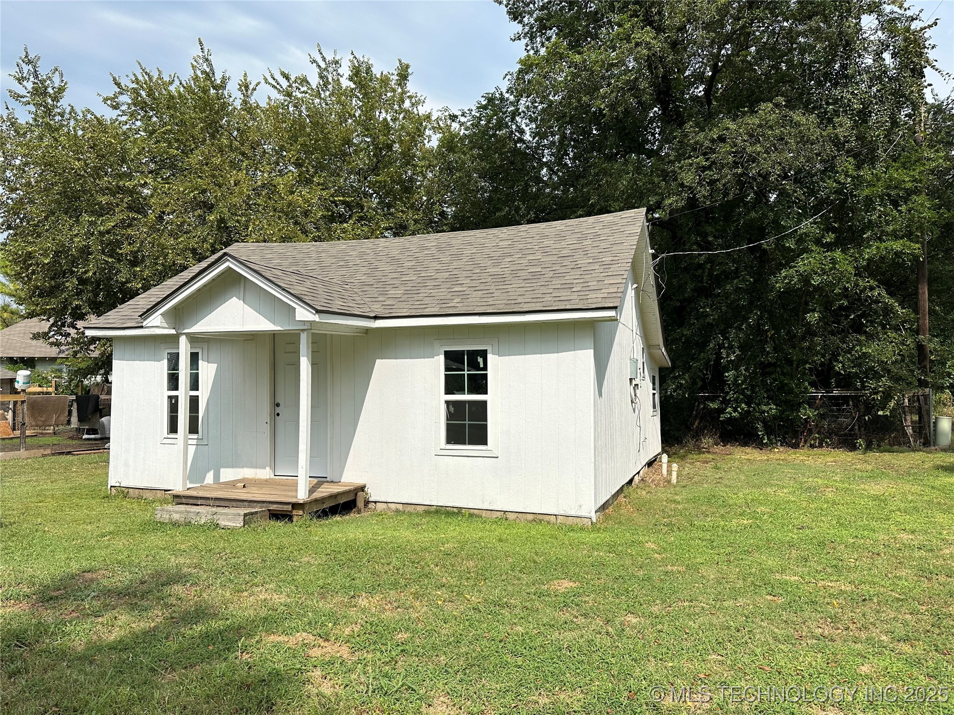 729 W 13th Property Photo 10