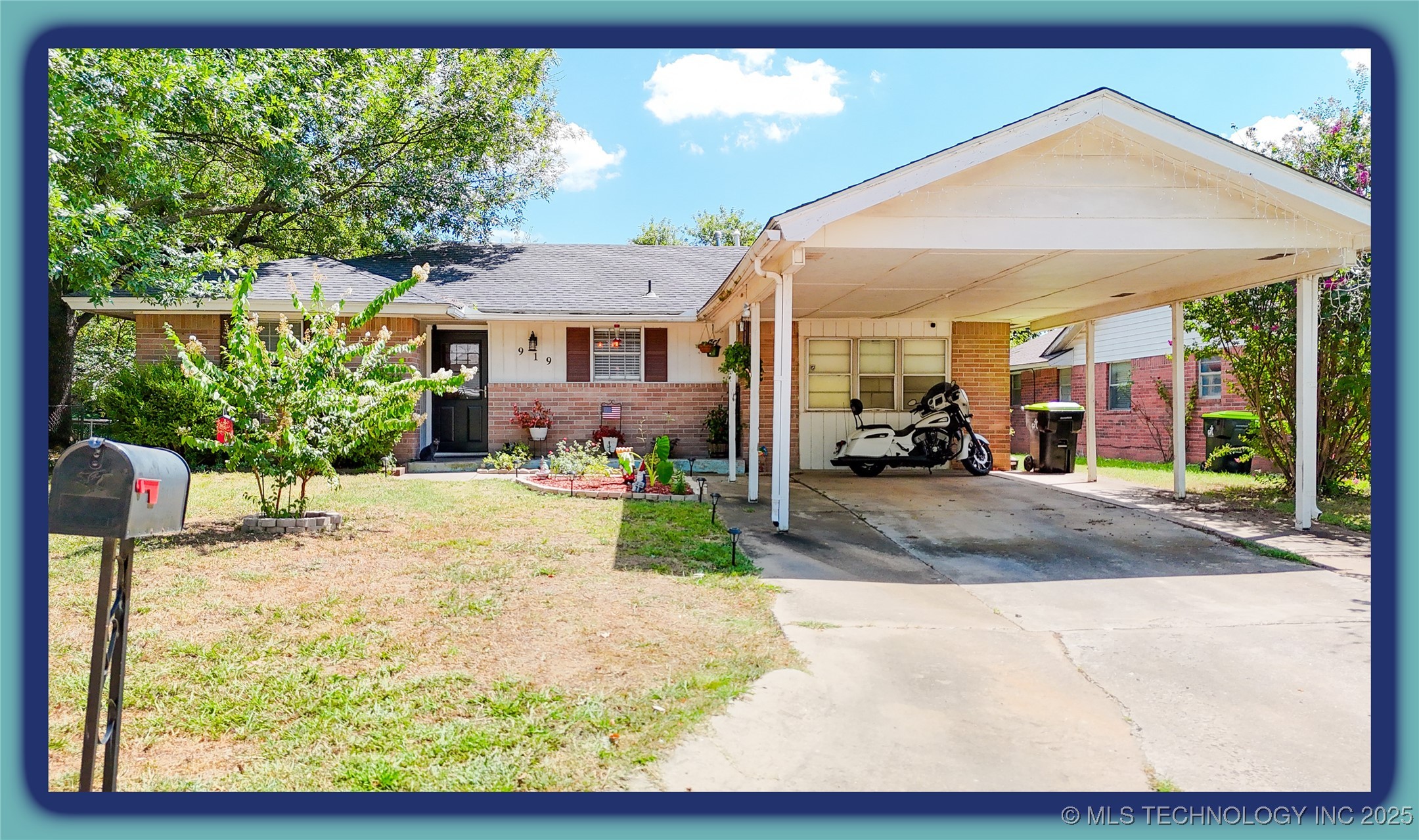 919 Charles Drive Property Photo 1