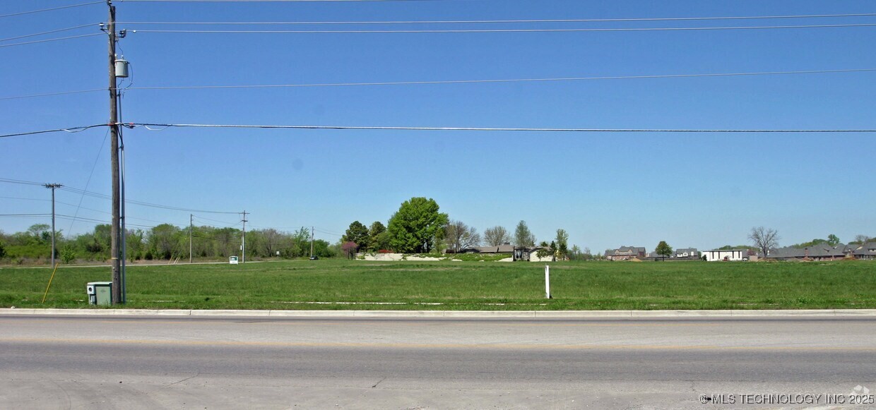 9001 S Garnett Road Property Photo 2