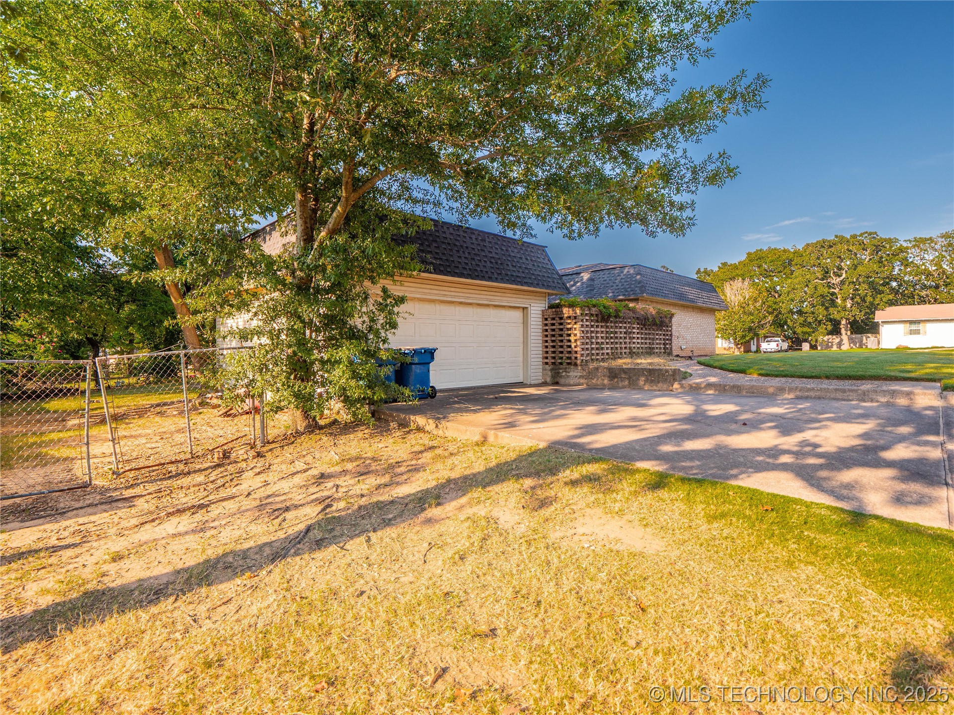 1813 Mockingbird Property Photo 5