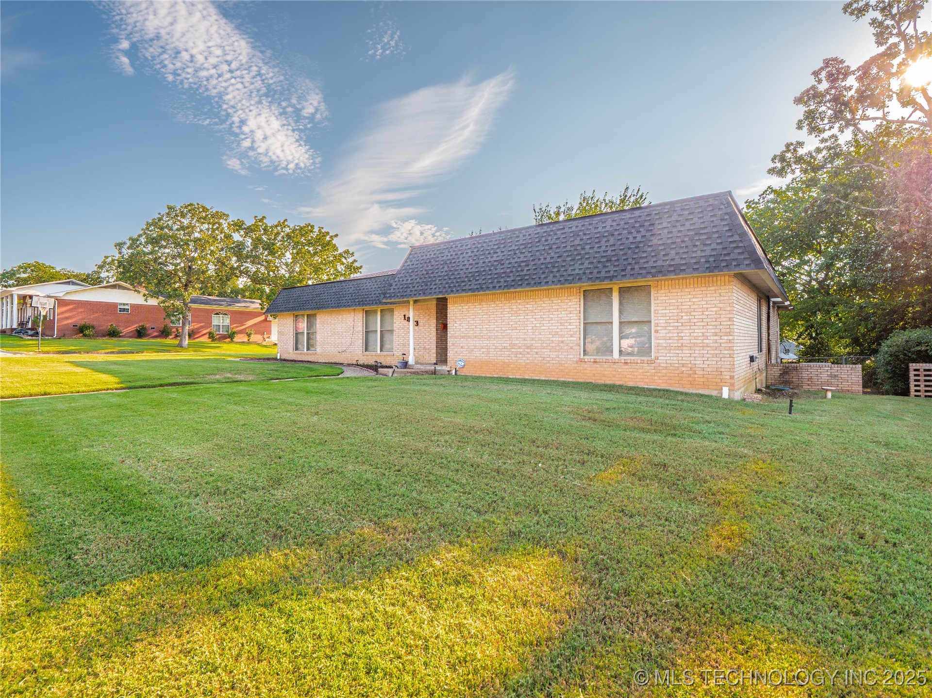 1813 Mockingbird Property Photo 7