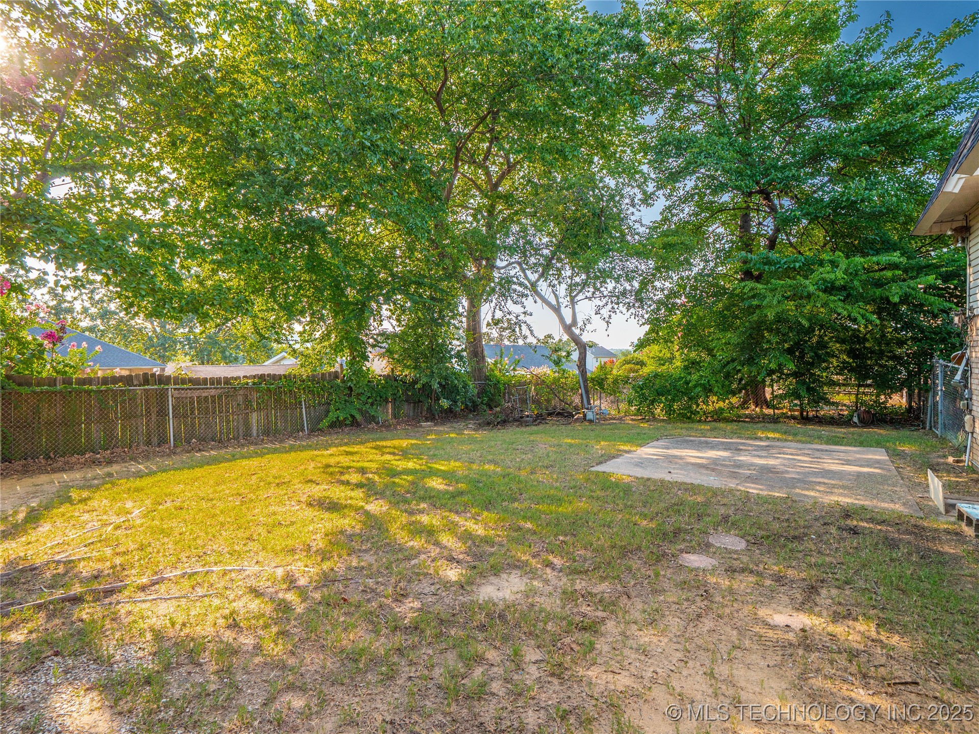 1813 Mockingbird Property Photo 12