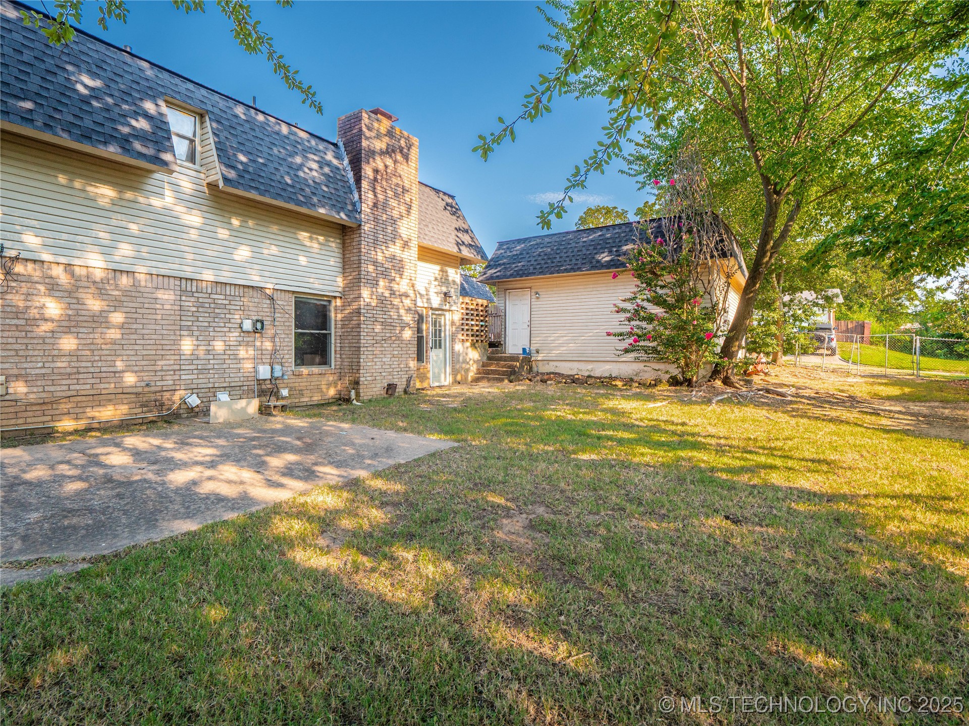 1813 Mockingbird Property Photo 13