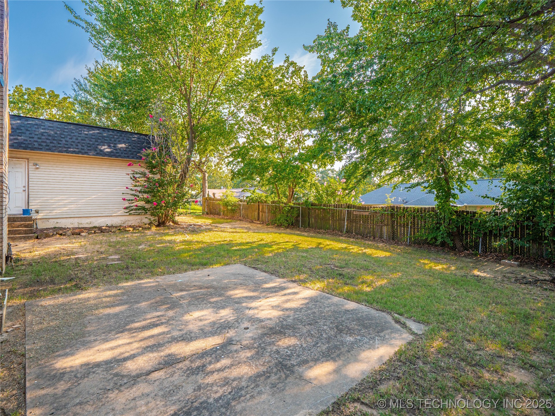 1813 Mockingbird Property Photo 14